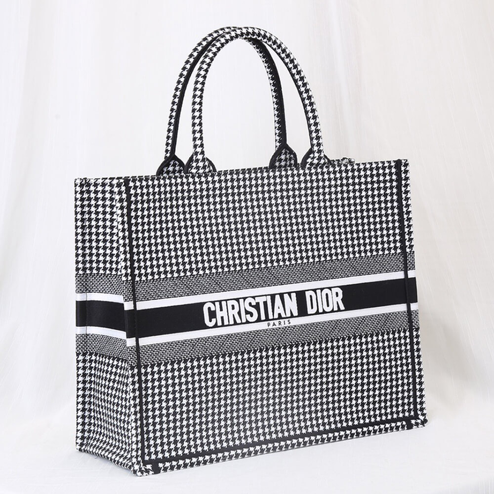 large D*or book tote