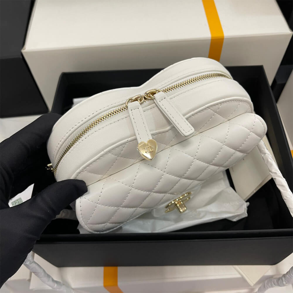 Ch*el 22s heart bag