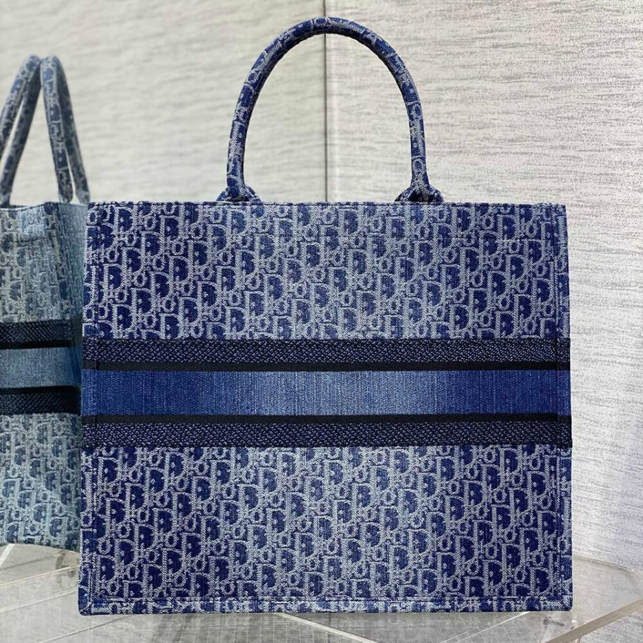 large D*or book tote